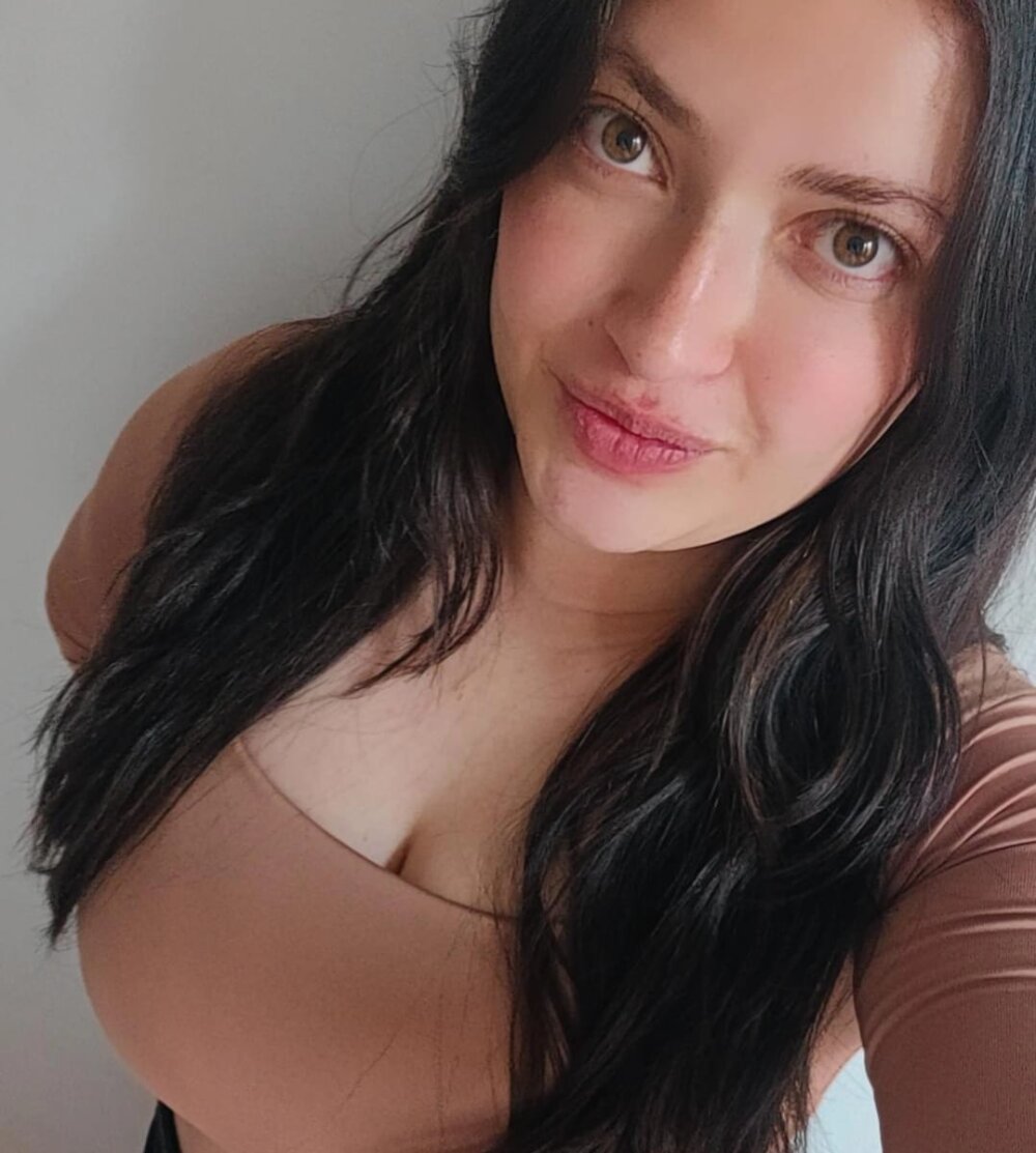 stripchat by_lia webcam profile pic via sexcam-girls.com