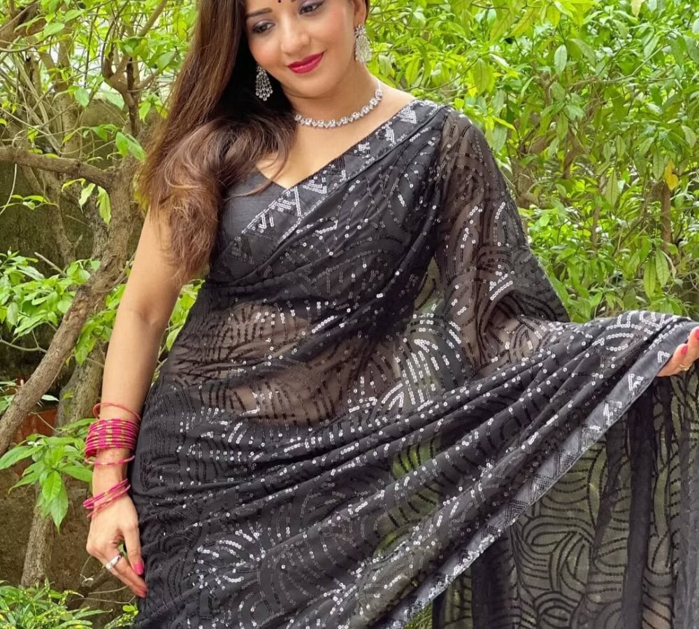 stripchat namitahot webcam profile pic via grannylivesexcams.com