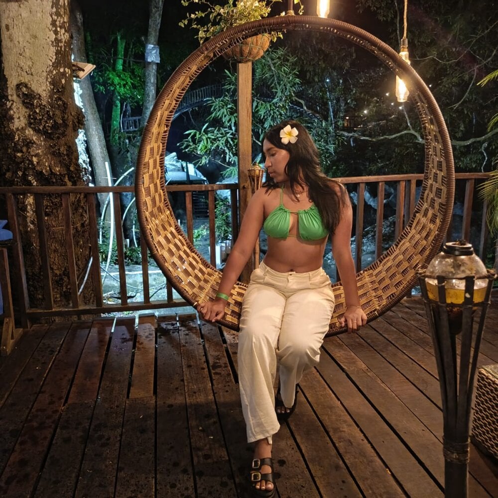 Rigg_rose profile