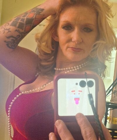 Sierra_Sparks on StripChat