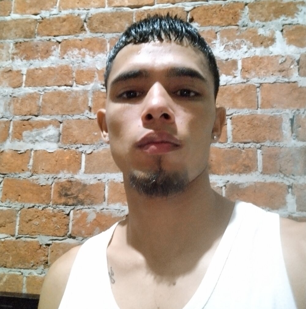 Juliancr7777 offline XXX-chat