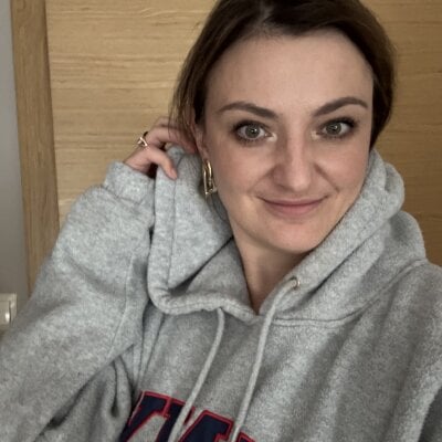 Velvetwitch87 on StripChat
