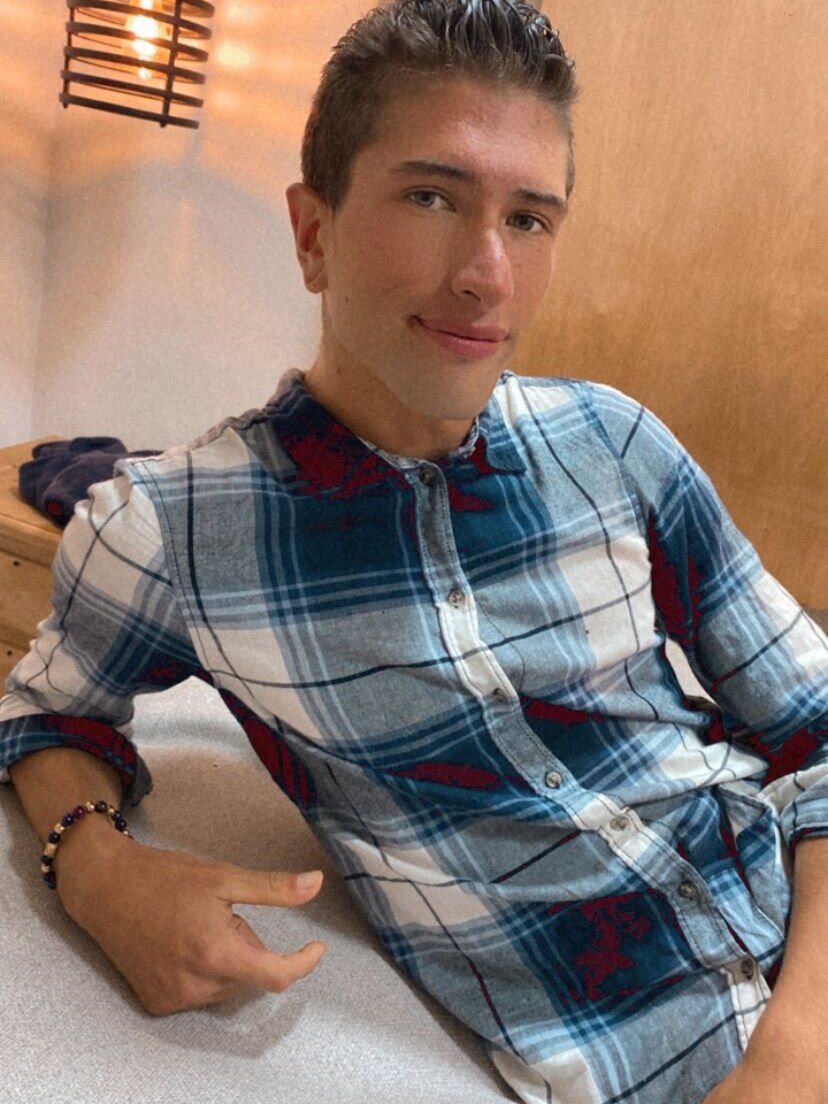 sebas_jugel's Offline Chat Room