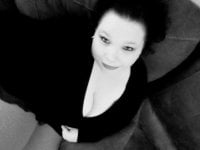 PlussizeBarbi's Offline Chat Room