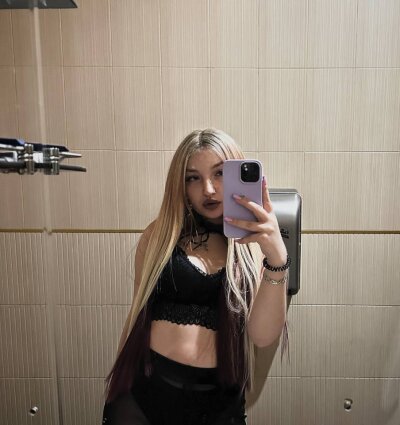 mollyherell from stripchat