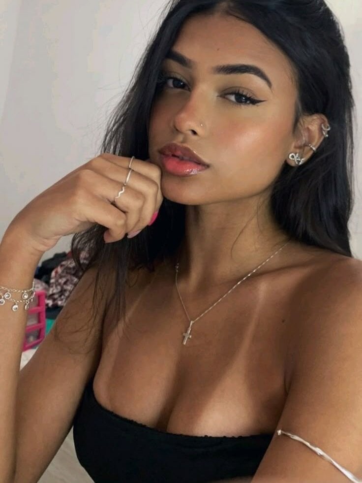 free6cams.com sofi_calienta livesex profile in i-prefer-to-keep-it-a-secret cams