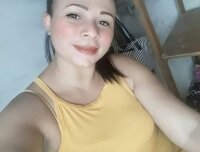 Camila_Glitter's Offline Chat Room