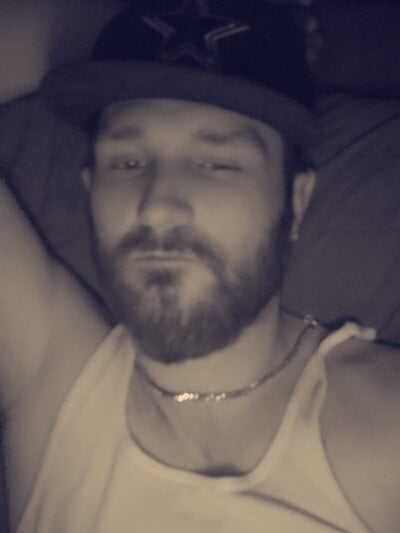 Spitcoli Male Brunette Live Cam Strip