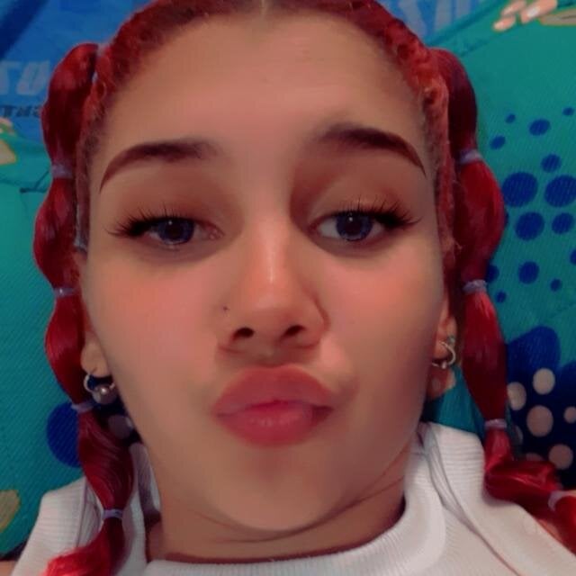 ariana_shy8's Offline Chat Room
