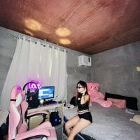 Yummiiieee28 Webcam Model Profile