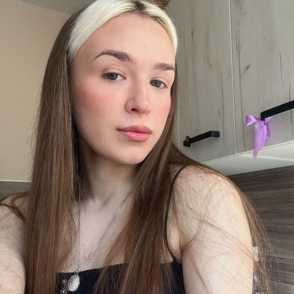 moon_tiny's Offline XXX Chat