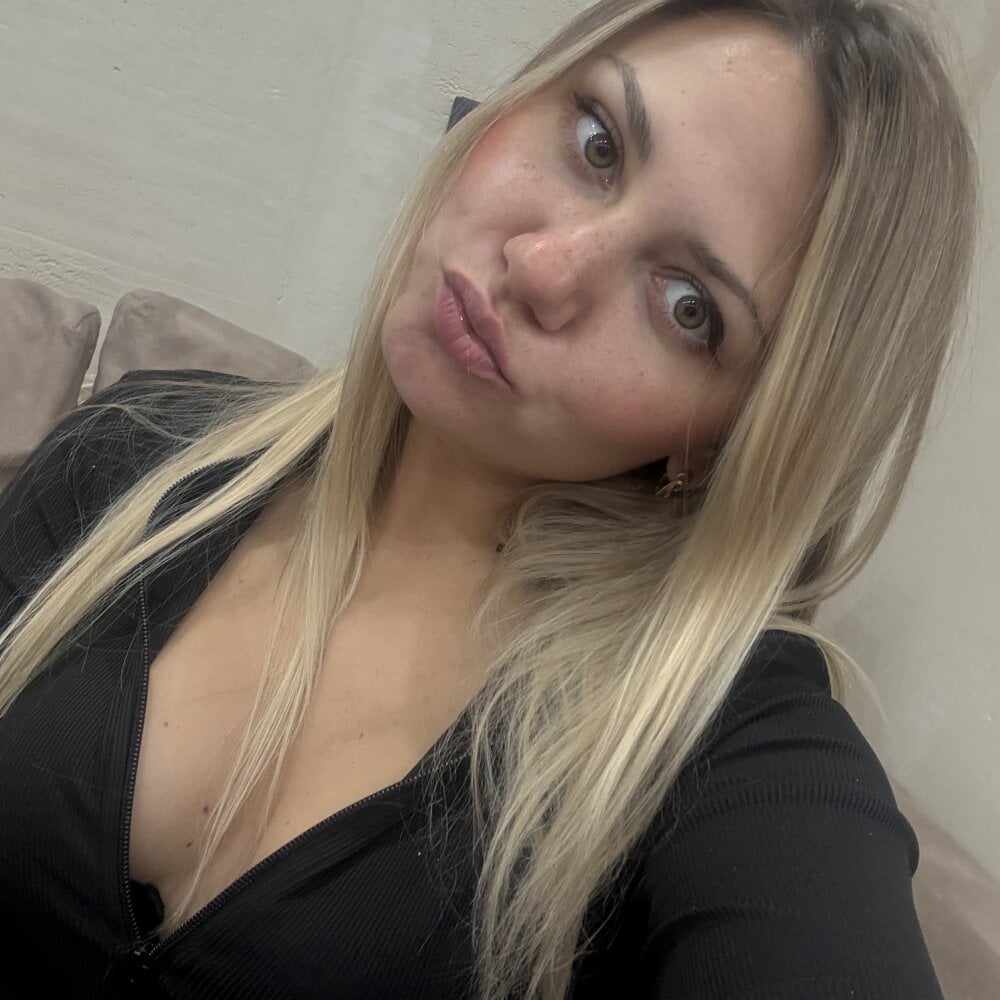 MonicaBlond: απευθείας συνομιλία ΧΧΧ