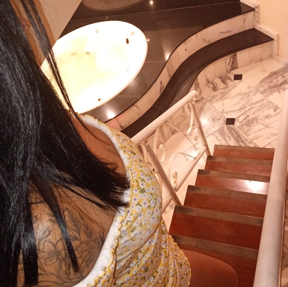 stripchat flordefogo webcam profile pic via onaircams.com