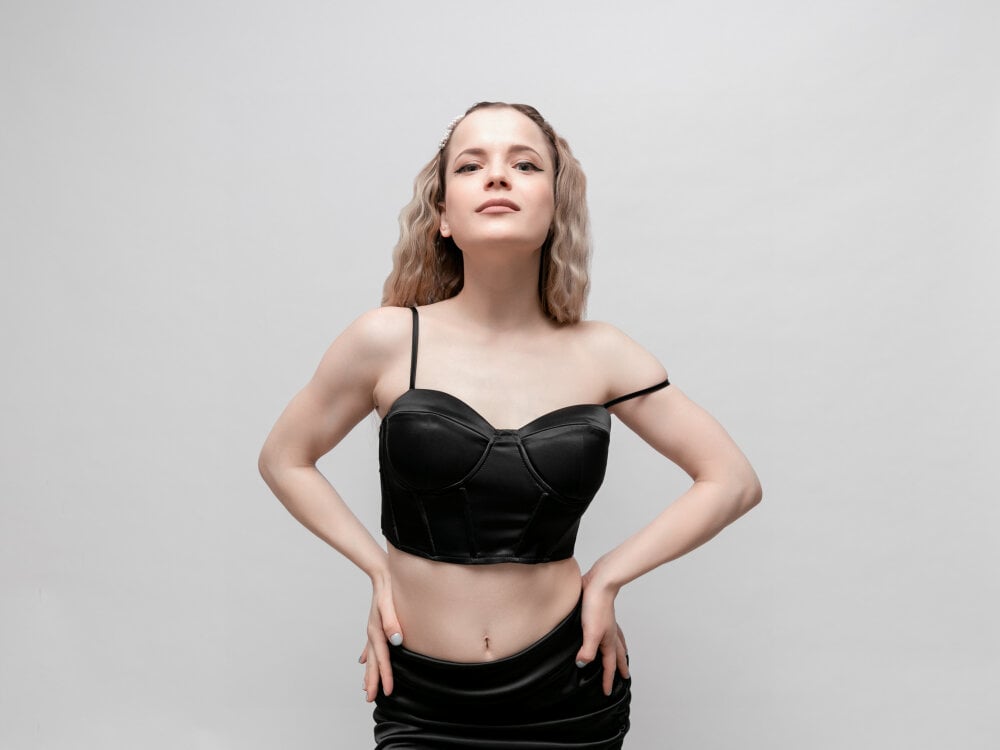 Live sex webcam photo for JessicaBeverly #289997829