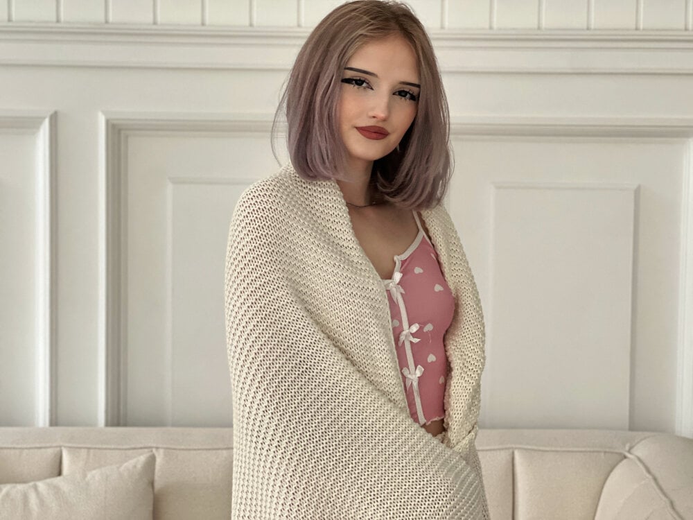 Watch YunnaTyan live on cam on StripChat