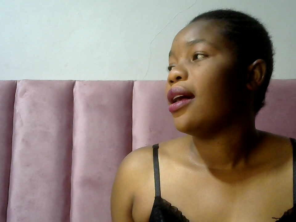 Live sex webcam photo for clemensia95 #290054868