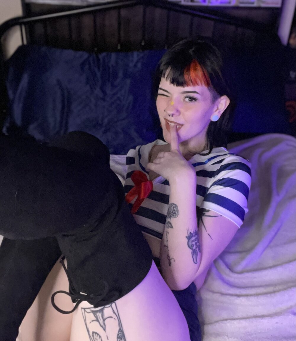 Live sex webcam photo for CherriNoir #289976927