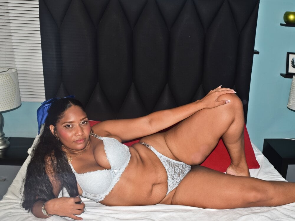 julieta_cooperr from stripchat