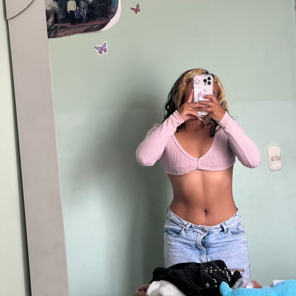 khalessy_baby9 from stripchat