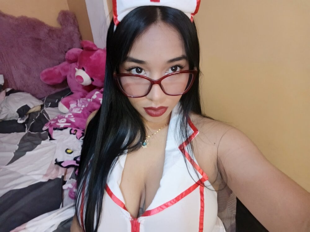 stripchat charlottemarie webcam profile pic via mega-camsex.com