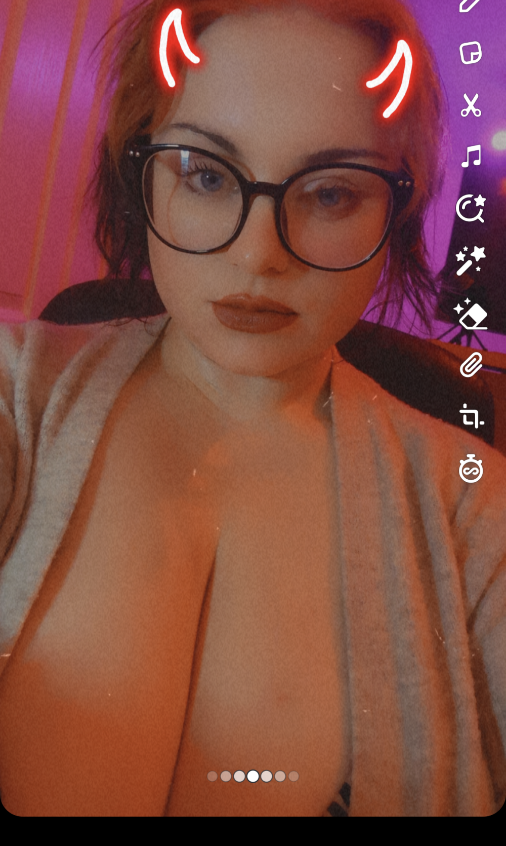 submissiveslut1996's Offline Chat Room