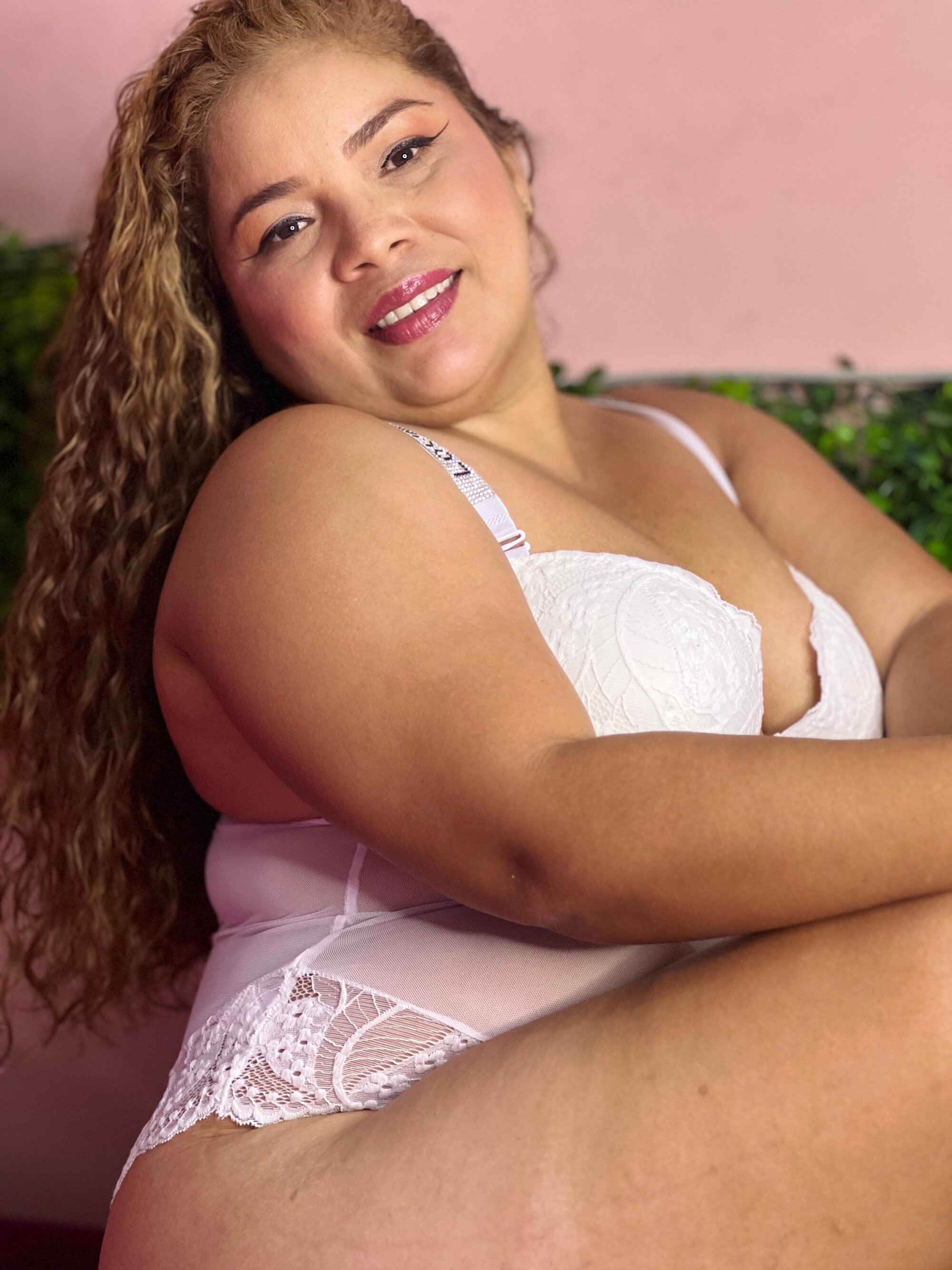 Ariana_bbw_