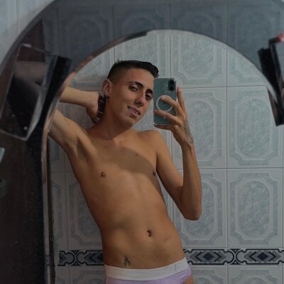 Emilio_cum Male Bottom Live Webcam Striptease