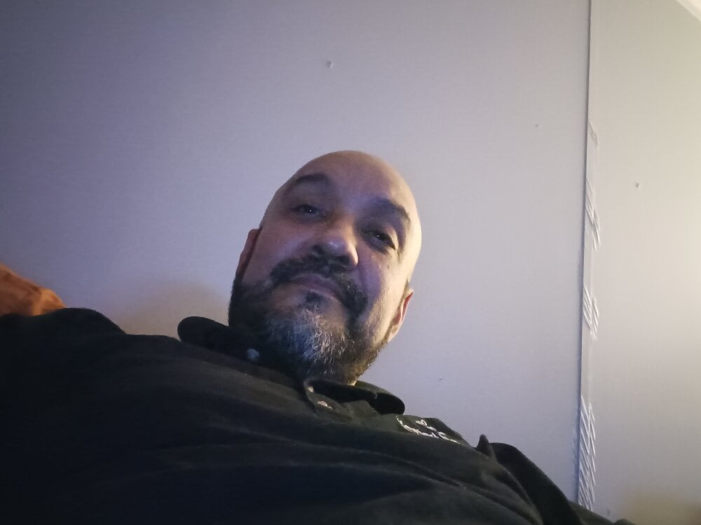 RomeoSol69m - StripChat cam model profile and statistics