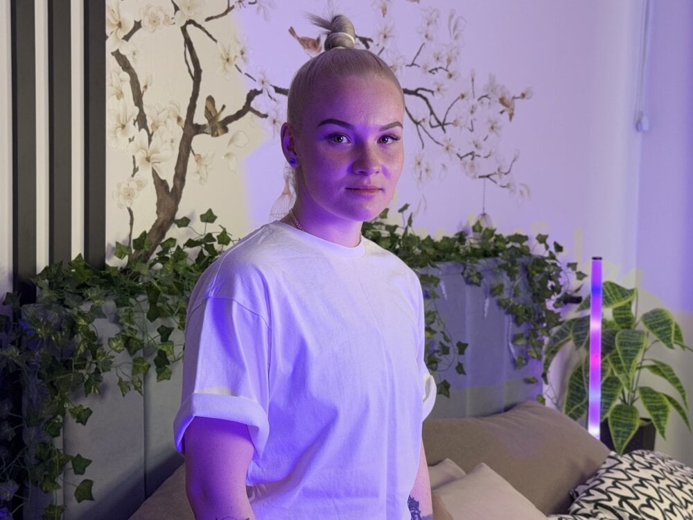 Leia_Rose live cam model at StripChat