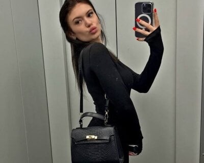 zaracoleson from stripchat