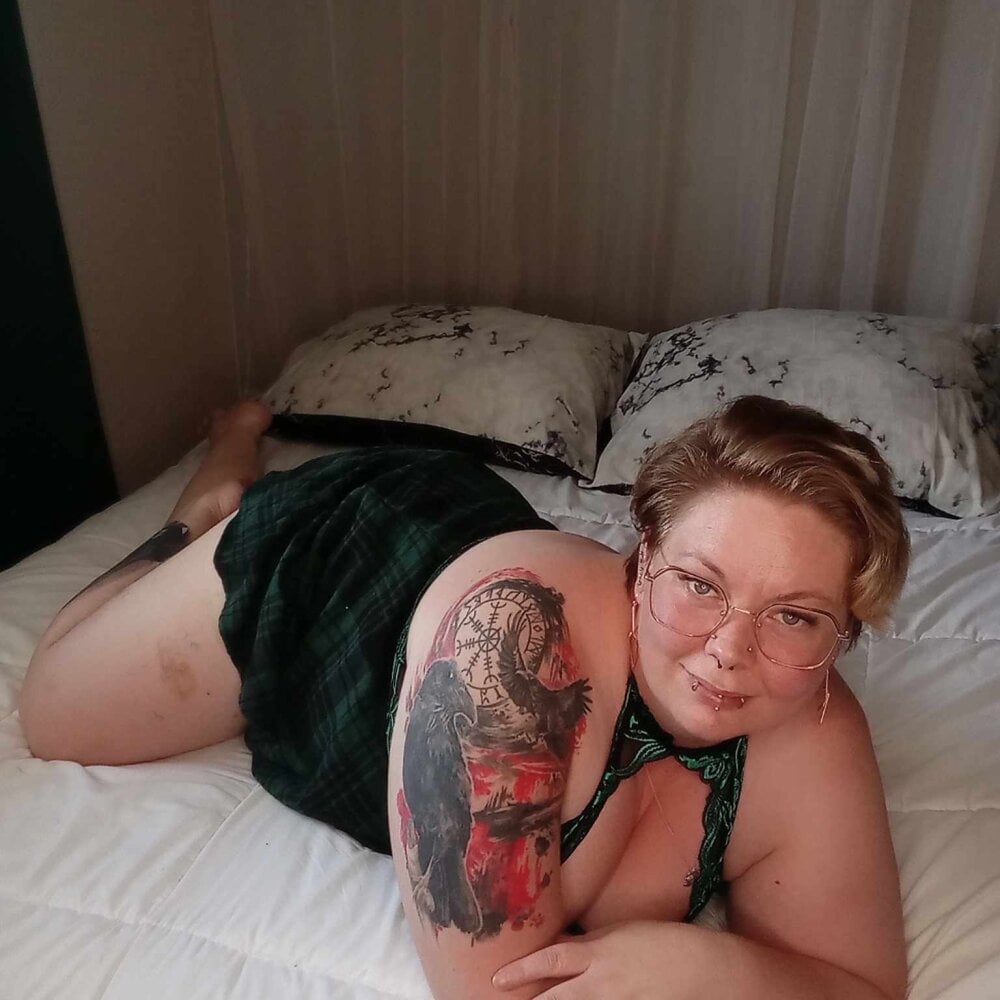 Mamadiamond Cam Model Profile | Stripchat