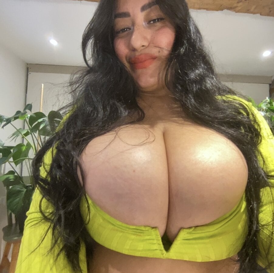 alma- from stripchat