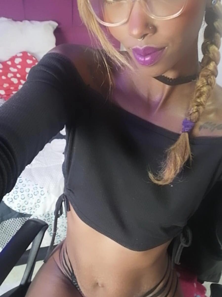 Live sex webcam photo for nikol_baby_ #289903917