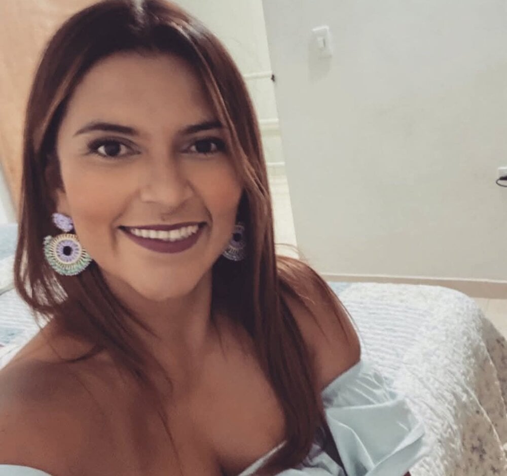 ema_gracie webcam profile - Dominican