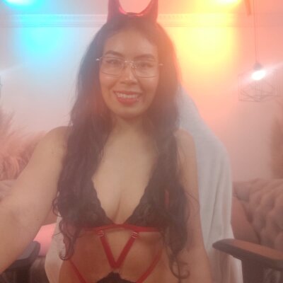 Mia_Taylor_Royal