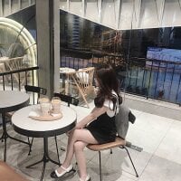 quynhStudent2k4's Offline Chat Room
