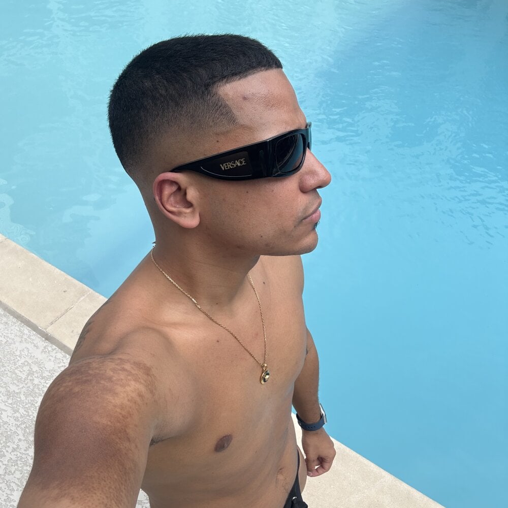 amzeuss from stripchat