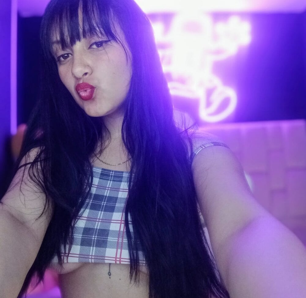 myliveeroticcams.com jannakissh livesex profile in a-real-relationship-for-love-an-much-naughty-fun-will-provide-everything-always-for-my-love cams