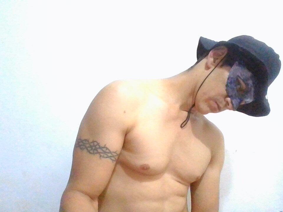 osiyes from stripchat
