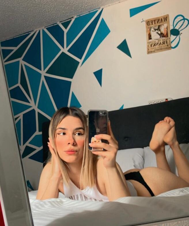 Watch  jowerly_kitty_ live on cam at StripChat