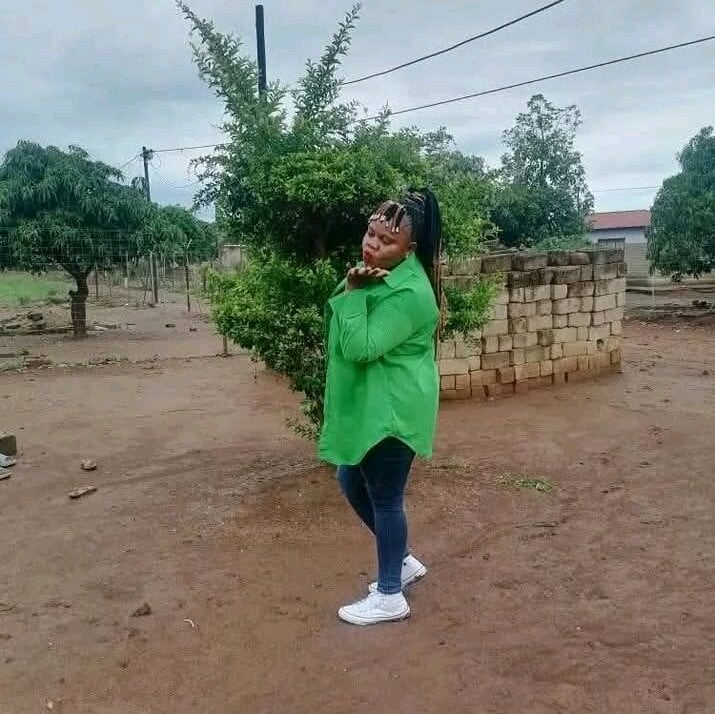 stripchat pretty_tiffany6 webcam profile pic via badgirlwebcam.com