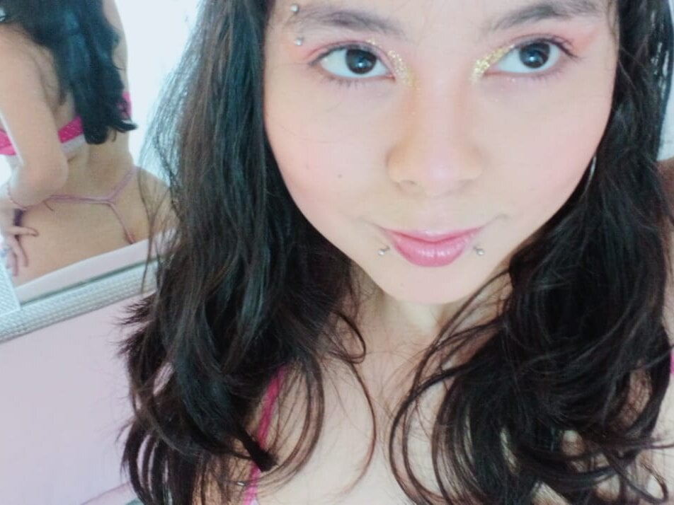 stripchat esmeralda_cutes webcam profile pic via free6cams.com