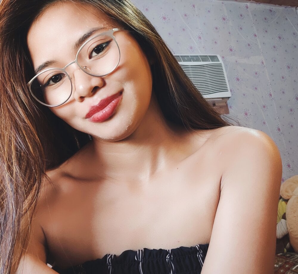 pinay6969's Offline Chat Room
