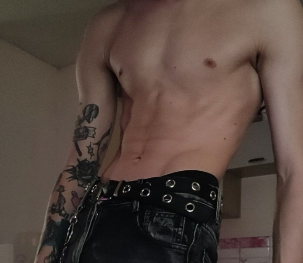 lovelylittlehelll_ profile