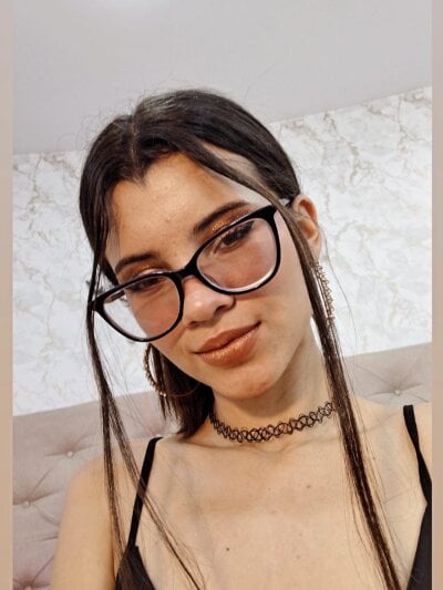 adelle_goose from stripchat