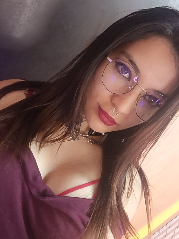 bestlivesexchat.com _alejalux_ livesex profile in in-ur-head-3 cams