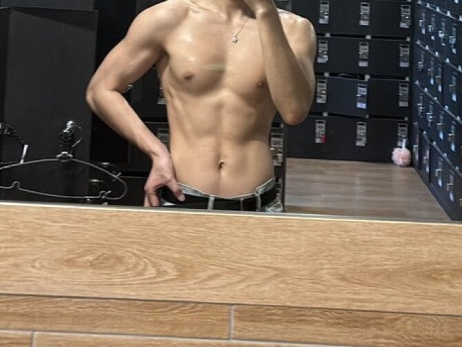 swimmboyy from stripchat