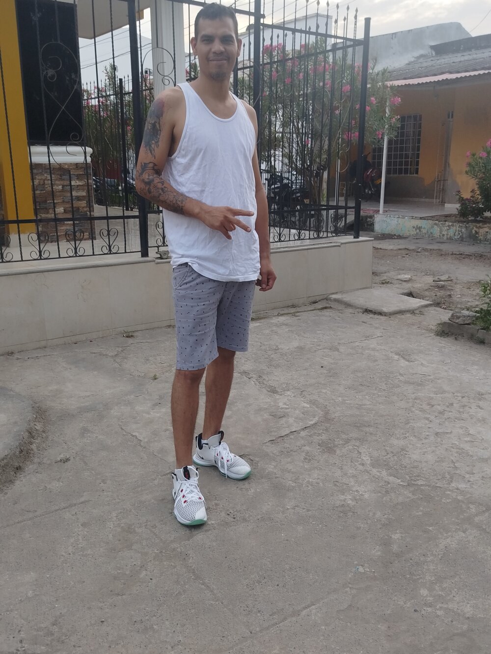 Elvisjrosales' Offline XXX Chat