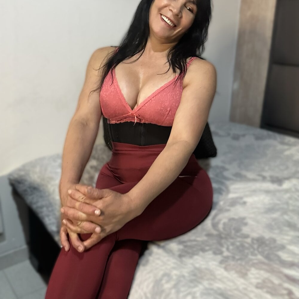 charlottebadgirl from stripchat