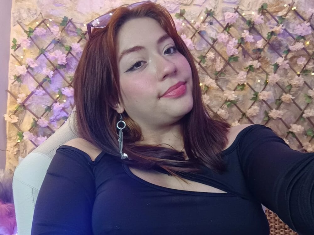 EmilyReddoll's Live XXX Chat